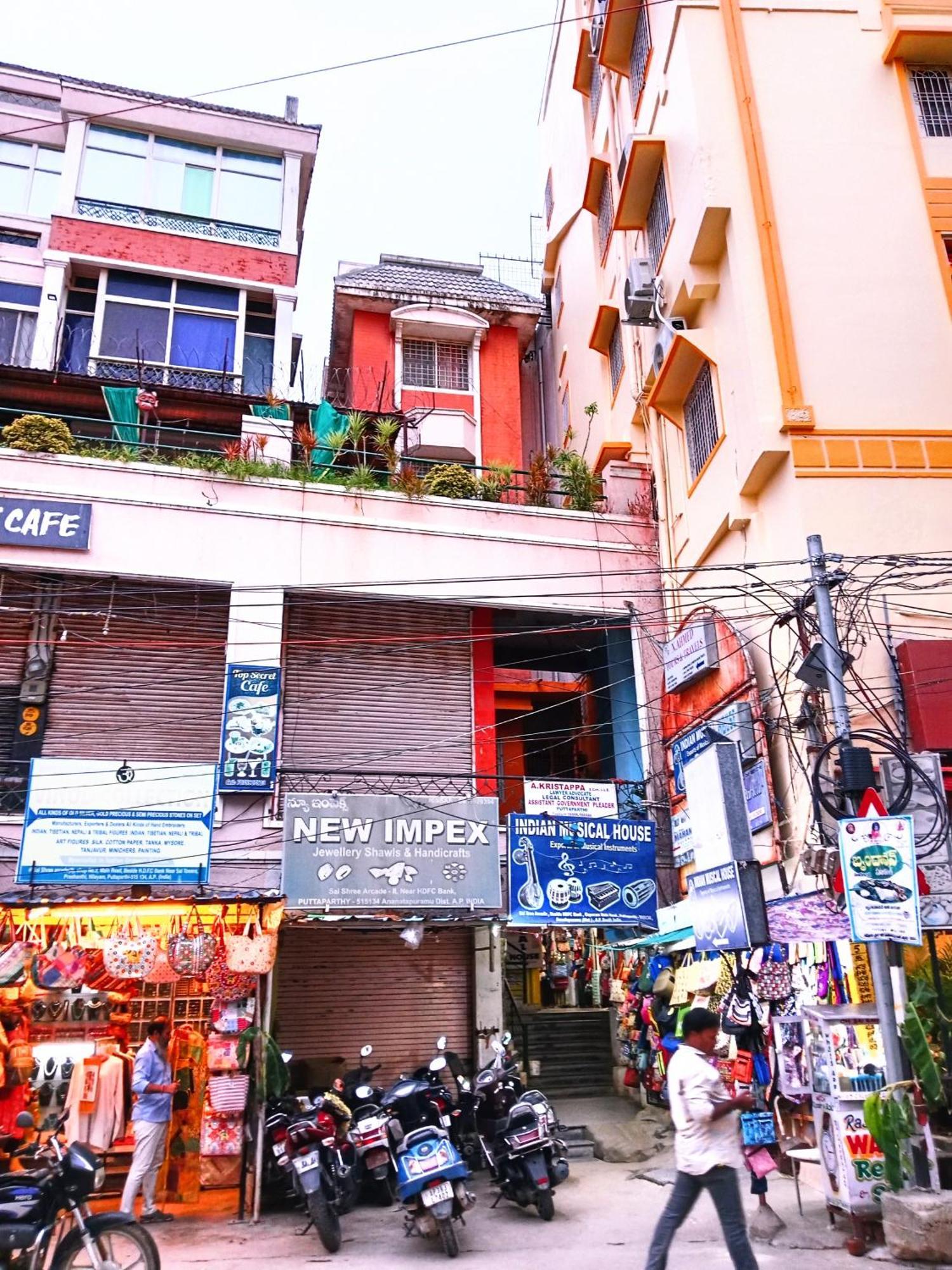 Shanthi Home Stay Puttaparthi Kültér fotó